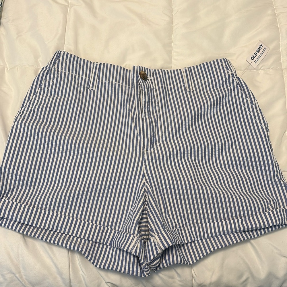 Old Navy striped shorts. Size M